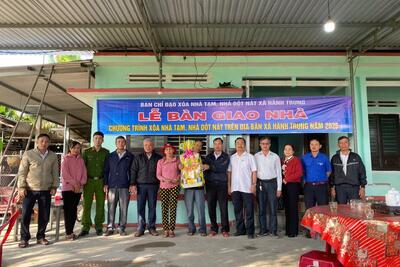 XOÁ NHÀ TẠM, NHÀ DỘT NÁT TRÊN ĐỊA BÀN XÃ HÀNH TRUNG
